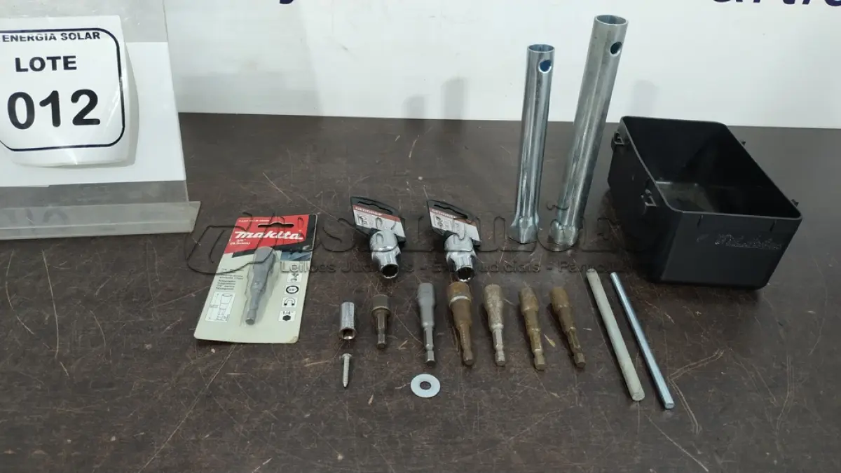 LOTE 012 - 02 CHAVES DE VELA, 02 BITS 3/8 E 02 CACHIMBOS N*10. (NO ESTADO) ATENÇÃO! FAZER A VISITAÇÃO ANTES DE ARREMATAR, NÃO SABEMOS SE FUNCIONA, LEILÃO NÃO TEM GARANTIA E NEM DEVOLUÇÃO, SUJEITO A POSSÍVEIS AVARIAS VISÍVEIS/OCULTAS E/OU AUSÊNCIA DE COMPONENTES.