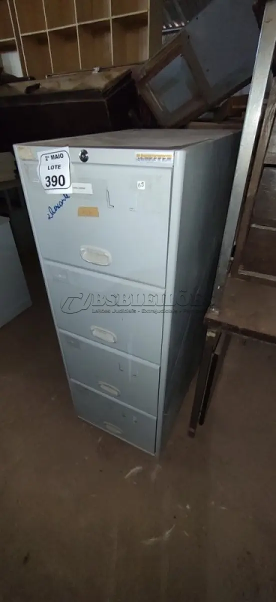 LOTE 390 - 01 ARQUIVO DE AÇO COM 04 GAVETAS. (NO ESTADO) ATENÇÃO! FAZER A VISITAÇÃO ANTES DE ARREMATAR, NÃO SABEMOS SE FUNCIONA, LEILÃO NÃO TEM GARANTIA E NEM DEVOLUÇÃO, SUJEITO A POSSÍVEIS AVARIAS VISÍVEIS/OCULTAS E/OU AUSÊNCIA DE COMPONENTES.