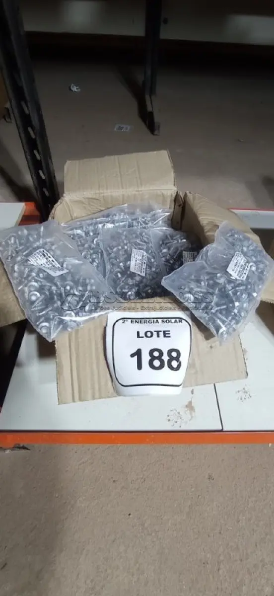 LOTE 188 - 01 CAIXA COM PARAFUSOS SEXTAVADOS AUTO BROCANTE 5.5X25. (NO ESTADO) ATENÇÃO! FAZER A VISITAÇÃO ANTES DE ARREMATAR, NÃO SABEMOS SE FUNCIONA, LEILÃO NÃO TEM GARANTIA E NEM DEVOLUÇÃO, SUJEITO A POSSÍVEIS AVARIAS VISÍVEIS/OCULTAS E/OU AUSÊNCIA DE COMPONENTES.