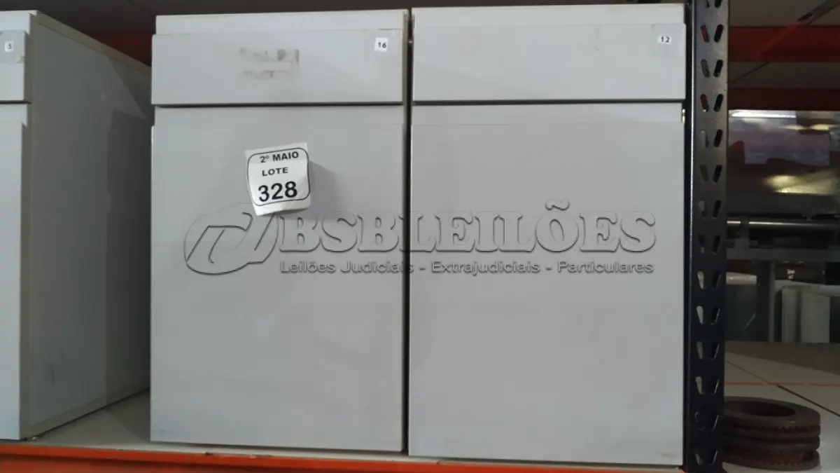 LOTE 328 - 02 ARMÁRIOS PARA CPU COM 01 PORTA E 01 GAVETA. (NO ESTADO) ATENÇÃO! FAZER A VISITAÇÃO ANTES DE ARREMATAR, NÃO SABEMOS SE FUNCIONA, LEILÃO NÃO TEM GARANTIA E NEM DEVOLUÇÃO, SUJEITO A POSSÍVEIS AVARIAS VISÍVEIS/OCULTAS E/OU AUSÊNCIA DE COMPONENTES.