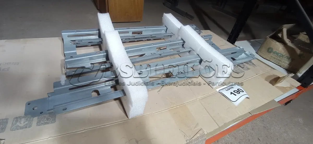 LOTE 190 - 01 SUPORTE PARA MICRO INVERSORA. (NO ESTADO) ATENÇÃO! FAZER A VISITAÇÃO ANTES DE ARREMATAR, NÃO SABEMOS SE FUNCIONA, LEILÃO NÃO TEM GARANTIA E NEM DEVOLUÇÃO, SUJEITO A POSSÍVEIS AVARIAS VISÍVEIS/OCULTAS E/OU AUSÊNCIA DE COMPONENTES.