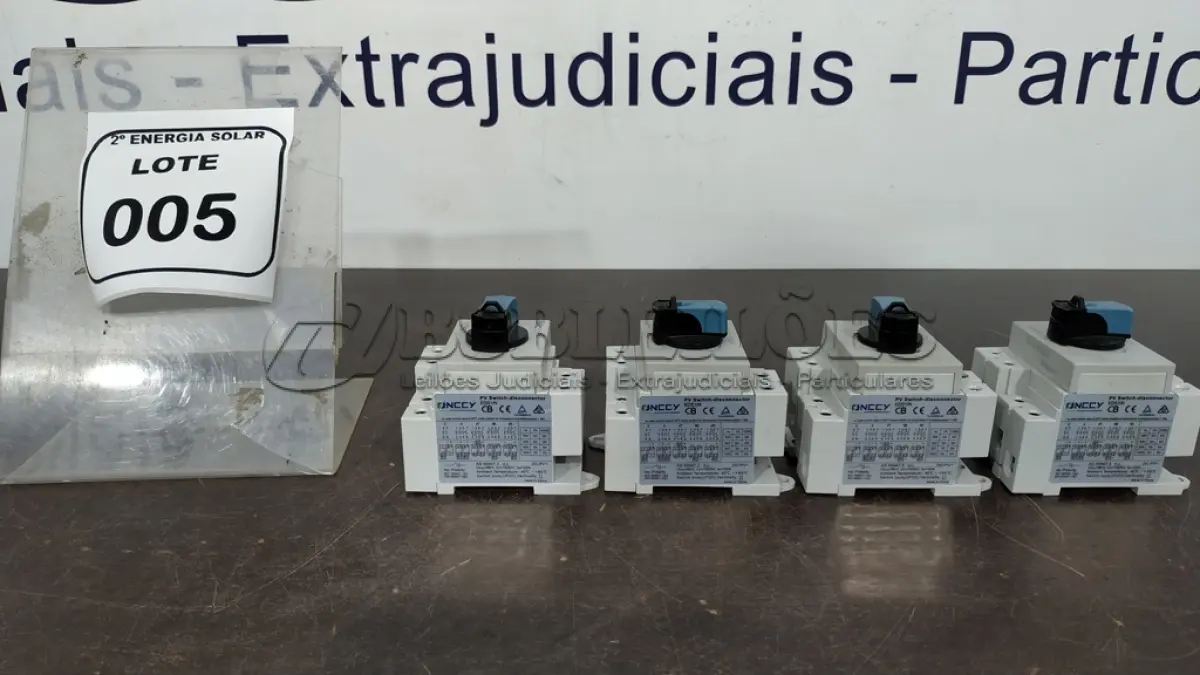LOTE 005 - 04 INTERRUPTORES SECCIONADOR DC FINCCY TON. (NO ESTADO) ATENÇÃO! FAZER A VISITAÇÃO ANTES DE ARREMATAR, NÃO SABEMOS SE FUNCIONA, LEILÃO NÃO TEM GARANTIA E NEM DEVOLUÇÃO, SUJEITO A POSSÍVEIS AVARIAS VISÍVEIS/OCULTAS E/OU AUSÊNCIA DE COMPONENTES.