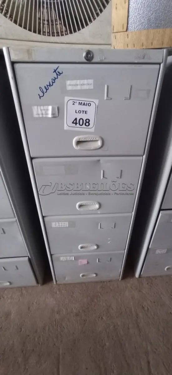 LOTE 408 - 01 ARQUIVO DE AÇO COM 04 GAVETAS. (NO ESTADO) ATENÇÃO! FAZER A VISITAÇÃO ANTES DE ARREMATAR, NÃO SABEMOS SE FUNCIONA, LEILÃO NÃO TEM GARANTIA E NEM DEVOLUÇÃO, SUJEITO A POSSÍVEIS AVARIAS VISÍVEIS/OCULTAS E/OU AUSÊNCIA DE COMPONENTES.