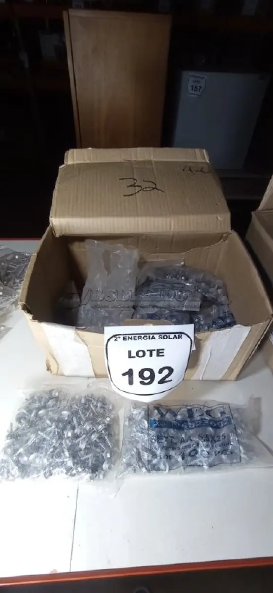 LOTE 192 - 01 CAIXA COM PARAFUSOS SEXTAVADOS AUTO BROCANTE 5.5X25. (NO ESTADO) ATENÇÃO! FAZER A VISITAÇÃO ANTES DE ARREMATAR, NÃO SABEMOS SE FUNCIONA, LEILÃO NÃO TEM GARANTIA E NEM DEVOLUÇÃO, SUJEITO A POSSÍVEIS AVARIAS VISÍVEIS/OCULTAS E/OU AUSÊNCIA DE COMPONENTES.