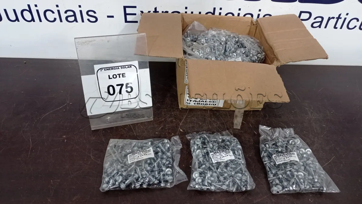 LOTE 075 - 01 CAIXA COM PARAFUSOS SEXTAVADOS AUTO BROCANTE 5.5X25. (NO ESTADO) ATENÇÃO! FAZER A VISITAÇÃO ANTES DE ARREMATAR, NÃO SABEMOS SE FUNCIONA, LEILÃO NÃO TEM GARANTIA E NEM DEVOLUÇÃO, SUJEITO A POSSÍVEIS AVARIAS VISÍVEIS/OCULTAS E/OU AUSÊNCIA DE COMPONENTES.