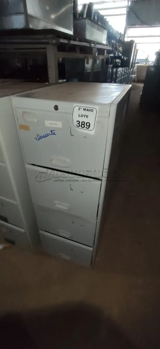 LOTE 389 - 01 ARQUIVO DE AÇO COM 04 GAVETAS. (NO ESTADO) ATENÇÃO! FAZER A VISITAÇÃO ANTES DE ARREMATAR, NÃO SABEMOS SE FUNCIONA, LEILÃO NÃO TEM GARANTIA E NEM DEVOLUÇÃO, SUJEITO A POSSÍVEIS AVARIAS VISÍVEIS/OCULTAS E/OU AUSÊNCIA DE COMPONENTES.