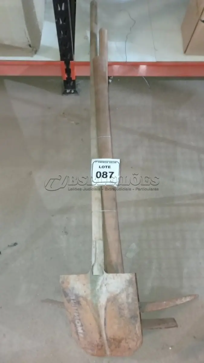 LOTE 087 - 01 PICARETA COM CABO, 01 ENCHADÃO COM CABO E 01 PÁ COM CABO. (NO ESTADO) ATENÇÃO! FAZER A VISITAÇÃO ANTES DE ARREMATAR, NÃO SABEMOS SE FUNCIONA, LEILÃO NÃO TEM GARANTIA E NEM DEVOLUÇÃO, SUJEITO A POSSÍVEIS AVARIAS VISÍVEIS/OCULTAS E/OU AUSÊNCIA DE COMPONENTES.