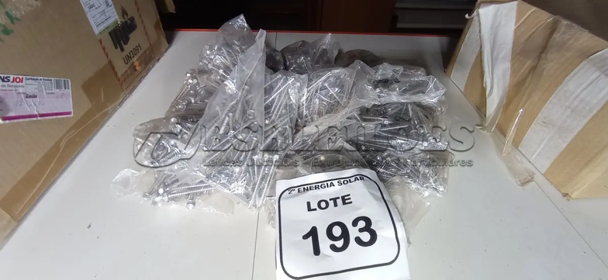 LOTE 193 - 01 LOTE COM PARAFUSOS AUTO BROCANTE EM INOX. (NO ESTADO) ATENÇÃO! FAZER A VISITAÇÃO ANTES DE ARREMATAR, NÃO SABEMOS SE FUNCIONA, LEILÃO NÃO TEM GARANTIA E NEM DEVOLUÇÃO, SUJEITO A POSSÍVEIS AVARIAS VISÍVEIS/OCULTAS E/OU AUSÊNCIA DE COMPONENTES.