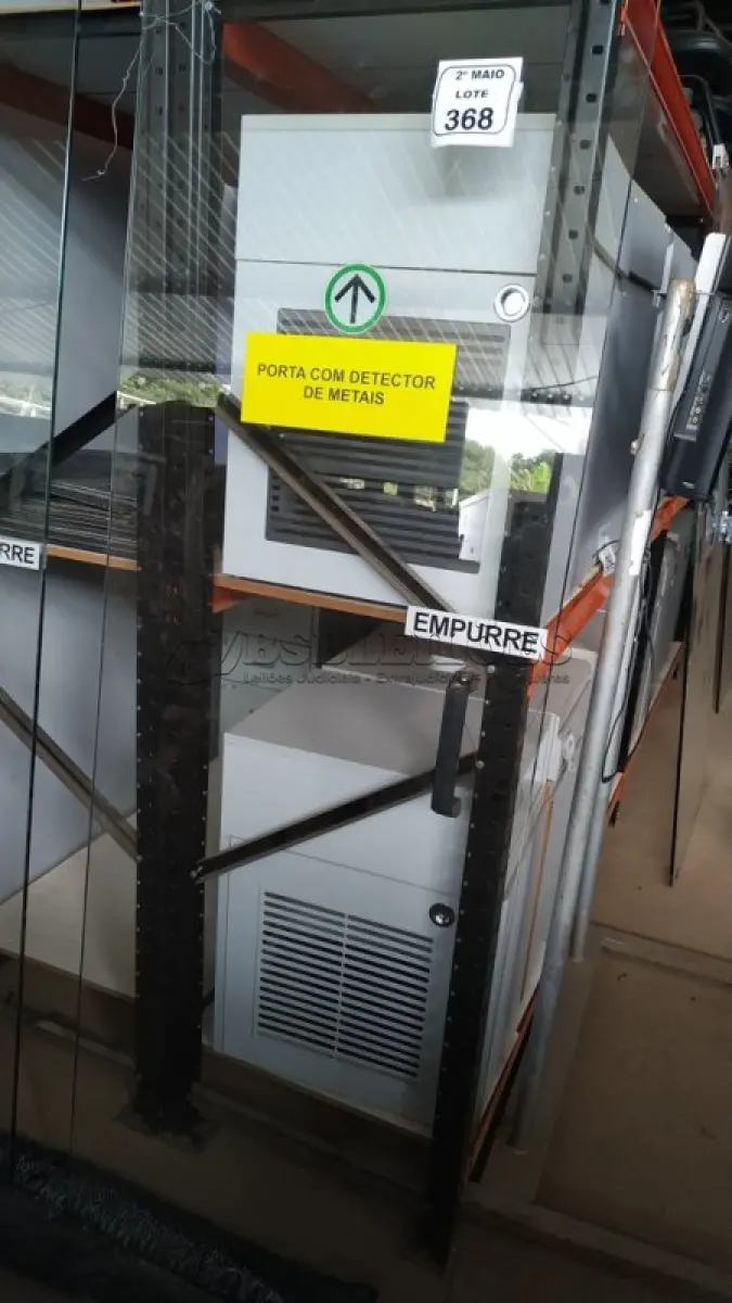 LOTE 368 - 01 PORTA DE VIDRO DE 2,06X0,69. (NO ESTADO) ATENÇÃO! FAZER A VISITAÇÃO ANTES DE ARREMATAR, NÃO SABEMOS SE FUNCIONA, LEILÃO NÃO TEM GARANTIA E NEM DEVOLUÇÃO, SUJEITO A POSSÍVEIS AVARIAS VISÍVEIS/OCULTAS E/OU AUSÊNCIA DE COMPONENTES.