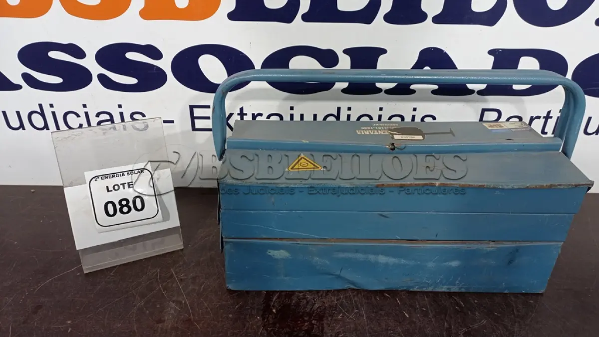 LOTE 080 - 01 CAIXA PARA FERRAMENTAS. (NO ESTADO) ATENÇÃO! FAZER A VISITAÇÃO ANTES DE ARREMATAR, NÃO SABEMOS SE FUNCIONA, LEILÃO NÃO TEM GARANTIA E NEM DEVOLUÇÃO, SUJEITO A POSSÍVEIS AVARIAS VISÍVEIS/OCULTAS E/OU AUSÊNCIA DE COMPONENTES.