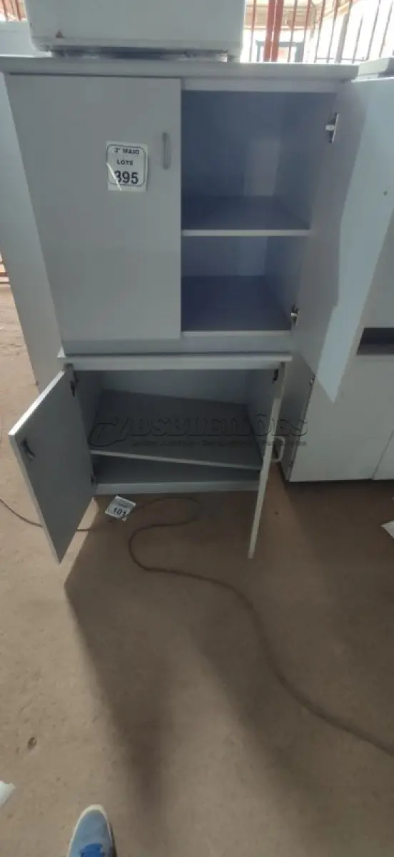 LOTE 395 - 02 ARMÁRIOS BAIXOS EM MADEIRA COM 02 PORTAS. (NO ESTADO) ATENÇÃO! FAZER A VISITAÇÃO ANTES DE ARREMATAR, NÃO SABEMOS SE FUNCIONA, LEILÃO NÃO TEM GARANTIA E NEM DEVOLUÇÃO, SUJEITO A POSSÍVEIS AVARIAS VISÍVEIS/OCULTAS E/OU AUSÊNCIA DE COMPONENTES.