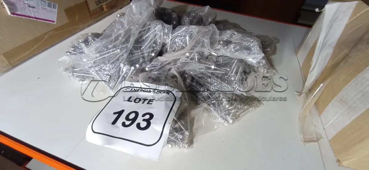 LOTE 193 - 01 LOTE COM PARAFUSOS AUTO BROCANTE EM INOX. (NO ESTADO) ATENÇÃO! FAZER A VISITAÇÃO ANTES DE ARREMATAR, NÃO SABEMOS SE FUNCIONA, LEILÃO NÃO TEM GARANTIA E NEM DEVOLUÇÃO, SUJEITO A POSSÍVEIS AVARIAS VISÍVEIS/OCULTAS E/OU AUSÊNCIA DE COMPONENTES.
