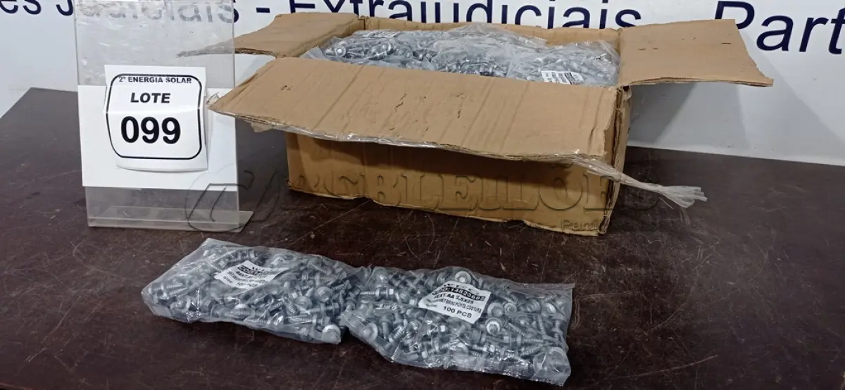 LOTE 099 - 01 CAIXA COM PARAFUSOS SEXTAVADOS AUTO BROCANTE 5.5X25. (NO ESTADO) ATENÇÃO! FAZER A VISITAÇÃO ANTES DE ARREMATAR, NÃO SABEMOS SE FUNCIONA, LEILÃO NÃO TEM GARANTIA E NEM DEVOLUÇÃO, SUJEITO A POSSÍVEIS AVARIAS VISÍVEIS/OCULTAS E/OU AUSÊNCIA DE COMPONENTES.