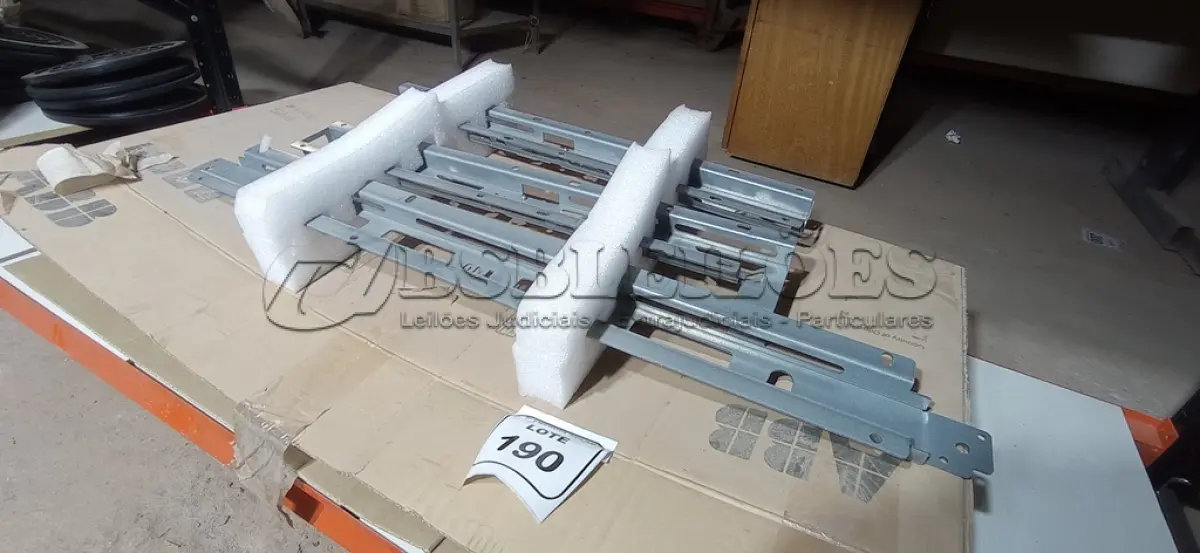 LOTE 190 - 01 SUPORTE PARA MICRO INVERSORA. (NO ESTADO) ATENÇÃO! FAZER A VISITAÇÃO ANTES DE ARREMATAR, NÃO SABEMOS SE FUNCIONA, LEILÃO NÃO TEM GARANTIA E NEM DEVOLUÇÃO, SUJEITO A POSSÍVEIS AVARIAS VISÍVEIS/OCULTAS E/OU AUSÊNCIA DE COMPONENTES.