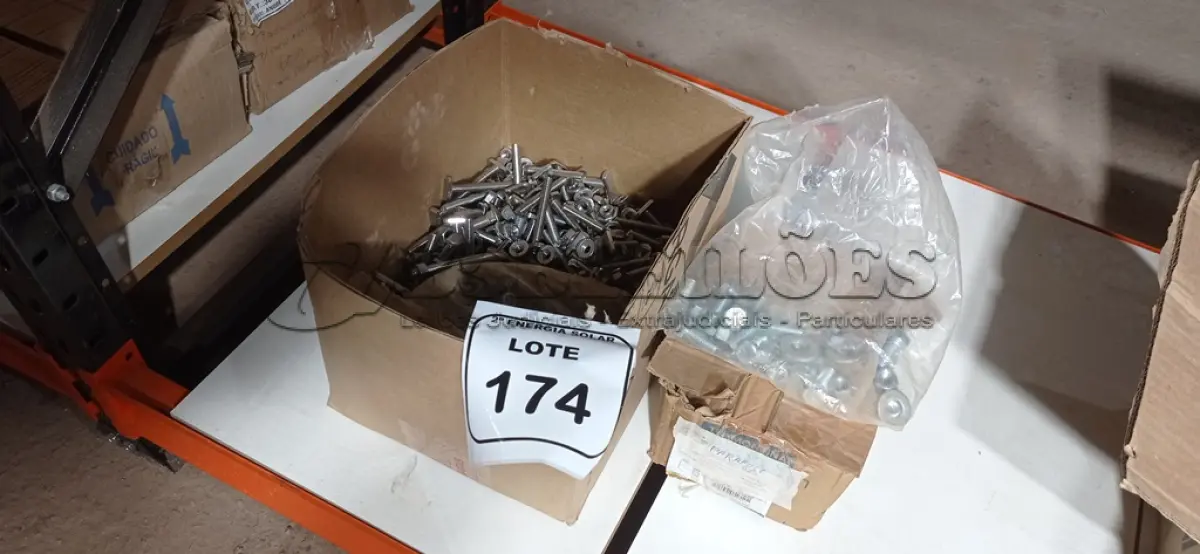 LOTE 174 - 01 LOTE COM PARAFUSOS E PORCAS DIVERSAS. (NO ESTADO) ATENÇÃO! FAZER A VISITAÇÃO ANTES DE ARREMATAR, NÃO SABEMOS SE FUNCIONA, LEILÃO NÃO TEM GARANTIA E NEM DEVOLUÇÃO, SUJEITO A POSSÍVEIS AVARIAS VISÍVEIS/OCULTAS E/OU AUSÊNCIA DE COMPONENTES.