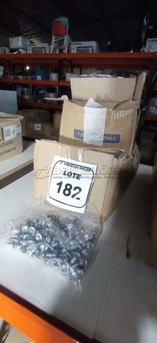 LOTE 182 - 01 CAIXA COM PARAFUSOS SEXTAVADOS AUTO BROCANTE 5.5X25. (NO ESTADO) ATENÇÃO! FAZER A VISITAÇÃO ANTES DE ARREMATAR, NÃO SABEMOS SE FUNCIONA, LEILÃO NÃO TEM GARANTIA E NEM DEVOLUÇÃO, SUJEITO A POSSÍVEIS AVARIAS VISÍVEIS/OCULTAS E/OU AUSÊNCIA DE COMPONENTES.