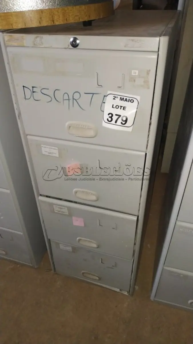 LOTE 379 - 01 ARQUIVO DE AÇO COM 04 GAVETAS. (NO ESTADO) ATENÇÃO! FAZER A VISITAÇÃO ANTES DE ARREMATAR, NÃO SABEMOS SE FUNCIONA, LEILÃO NÃO TEM GARANTIA E NEM DEVOLUÇÃO, SUJEITO A POSSÍVEIS AVARIAS VISÍVEIS/OCULTAS E/OU AUSÊNCIA DE COMPONENTES.