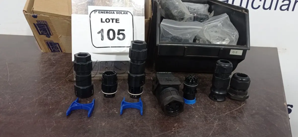 LOTE 105 - 01 LOTE COM CONECTORES SOLAR FOTOVOLTAICO.  (NO ESTADO) ATENÇÃO! FAZER A VISITAÇÃO ANTES DE ARREMATAR, NÃO SABEMOS SE FUNCIONA, LEILÃO NÃO TEM GARANTIA E NEM DEVOLUÇÃO, SUJEITO A POSSÍVEIS AVARIAS VISÍVEIS/OCULTAS E/OU AUSÊNCIA DE COMPONENTES.