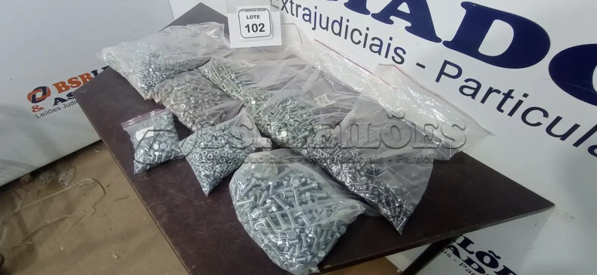 LOTE 102 - 01 LOTE COM PARAFUSOS DIVERSOS E PORCAS DIVERSAS. (NO ESTADO) ATENÇÃO! FAZER A VISITAÇÃO ANTES DE ARREMATAR, NÃO SABEMOS SE FUNCIONA, LEILÃO NÃO TEM GARANTIA E NEM DEVOLUÇÃO, SUJEITO A POSSÍVEIS AVARIAS VISÍVEIS/OCULTAS E/OU AUSÊNCIA DE COMPONENTES.