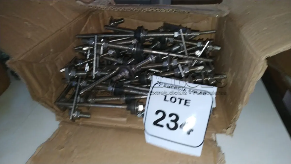 LOTE 234 - 01 CAIXA COM PARAFUSOS DE FIXAÇÃO METÁLICO M10 X 250MM AÇO INOX.  (NO ESTADO) ATENÇÃO! FAZER A VISITAÇÃO ANTES DE ARREMATAR, NÃO SABEMOS SE FUNCIONA, LEILÃO NÃO TEM GARANTIA E NEM DEVOLUÇÃO, SUJEITO A POSSÍVEIS AVARIAS VISÍVEIS/OCULTAS E/OU AUSÊNCIA DE COMPONENTES.