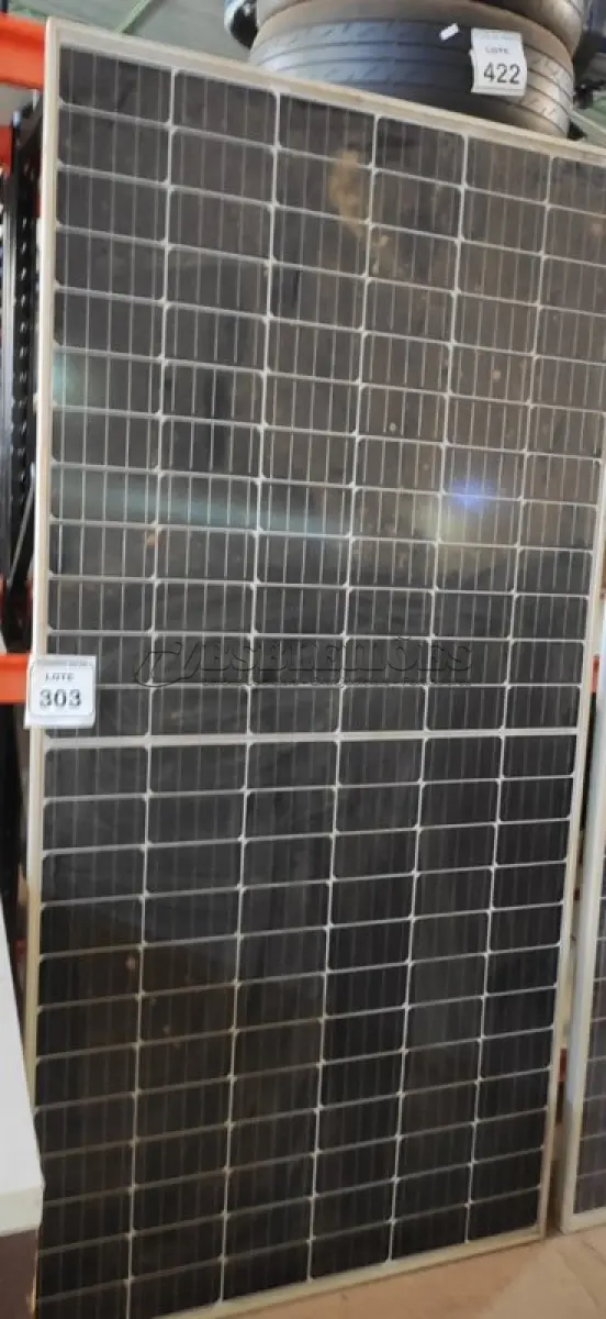 LOTE 303 - 01 MÓDULO SOLAR CANADIAN 385 WATTS CS3U-385MS. (NO ESTADO) ATENÇÃO! FAZER A VISITAÇÃO ANTES DE ARREMATAR, NÃO SABEMOS SE FUNCIONA, LEILÃO NÃO TEM GARANTIA E NEM DEVOLUÇÃO, SUJEITO A POSSÍVEIS AVARIAS VISÍVEIS/OCULTAS