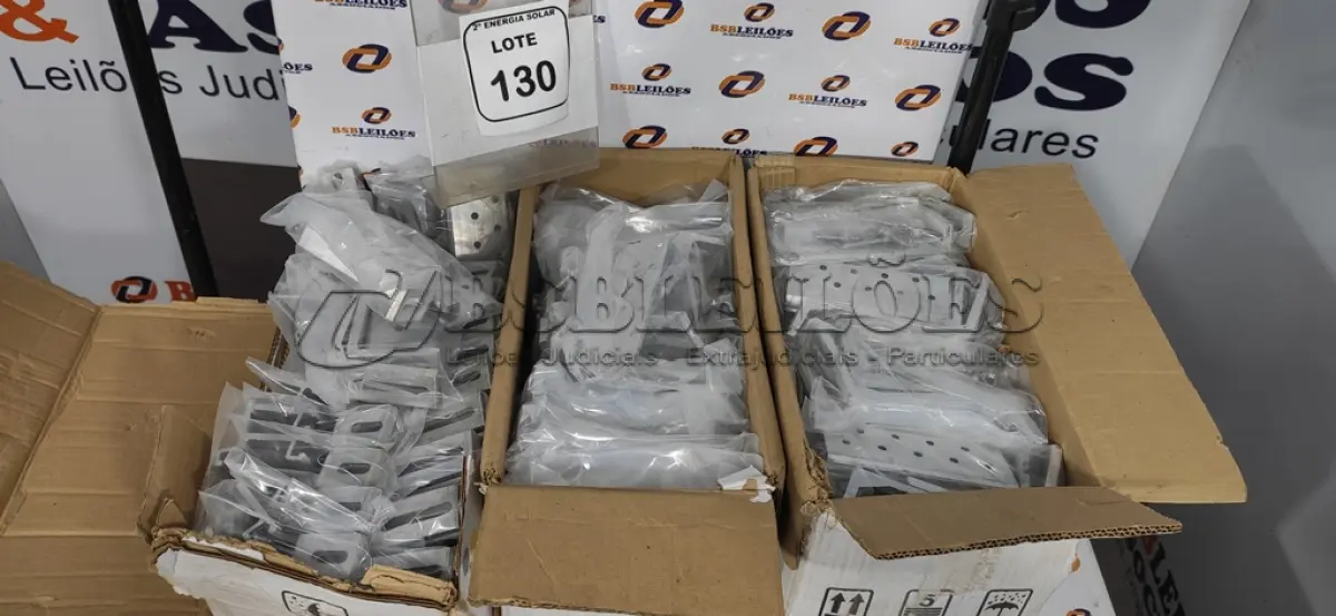 LOTE 130 - 03 CAIXAS DE SUPORTE SINGLE PARA PAINEL SOLARES. (NO ESTADO) ATENÇÃO! FAZER A VISITAÇÃO ANTES DE ARREMATAR, NÃO SABEMOS SE FUNCIONA, LEILÃO NÃO TEM GARANTIA E NEM DEVOLUÇÃO, SUJEITO A POSSÍVEIS AVARIAS VISÍVEIS/OCULTAS E/OU AUSÊNCIA DE COMPONENTES.