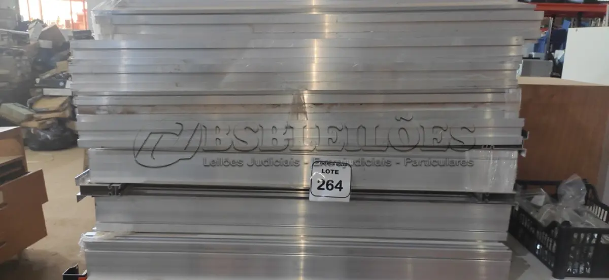 LOTE 264 - 01 LOTE COM PEDAÇOS DE TRILHOS EM ALUMÍNIO. (NO ESTADO) ATENÇÃO! FAZER A VISITAÇÃO ANTES DE ARREMATAR, NÃO SABEMOS SE FUNCIONA, LEILÃO NÃO TEM GARANTIA E NEM DEVOLUÇÃO, SUJEITO A POSSÍVEIS AVARIAS VISÍVEIS/OCULTAS E/OU AUSÊNCIA DE COMPONENTES.