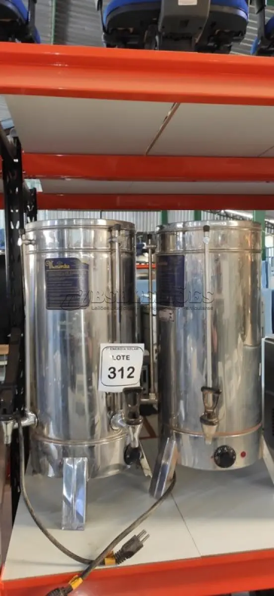 LOTE 312 - 02 CAFETEIRAS INDUSTRIAL MONARCHA. (NO ESTADO) ATENÇÃO! FAZER A VISITAÇÃO ANTES DE ARREMATAR, NÃO SABEMOS SE FUNCIONA, LEILÃO NÃO TEM GARANTIA E NEM DEVOLUÇÃO, SUJEITO A POSSÍVEIS AVARIAS VISÍVEIS/OCULTAS E/OU AUSÊNCIA DE COMPONENTES.