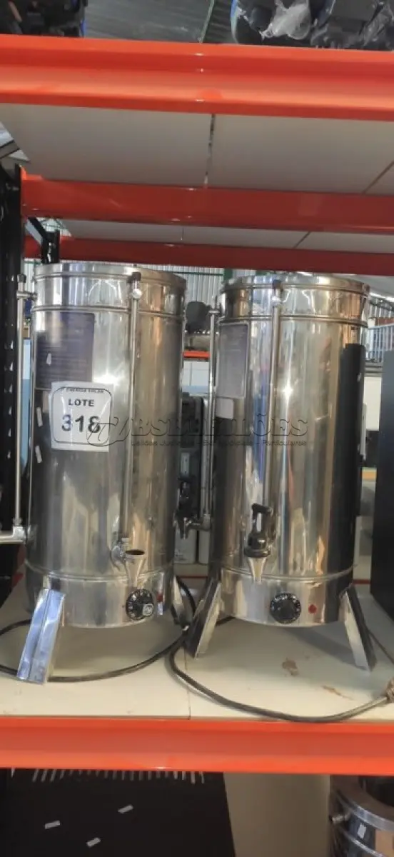 LOTE 318 - 02 CAFETEIRAS INDUSTRIAL MONARCHA. (NO ESTADO) ATENÇÃO! FAZER A VISITAÇÃO ANTES DE ARREMATAR, NÃO SABEMOS SE FUNCIONA, LEILÃO NÃO TEM GARANTIA E NEM DEVOLUÇÃO, SUJEITO A POSSÍVEIS AVARIAS VISÍVEIS/OCULTAS E/OU AUSÊNCIA DE COMPONENTES.