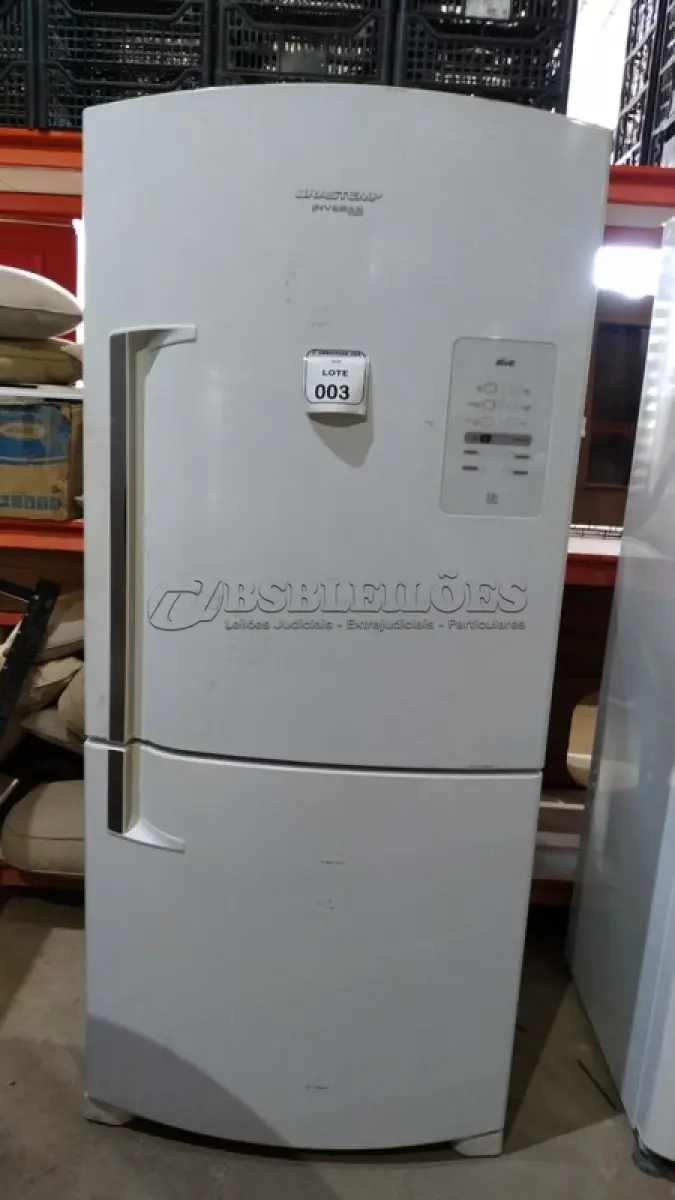 LOTE 003 - 01 GELADEIRA INVERSE MARCA BRASTEMP 220V. (NO ESTADO EM QUE SE ENCONTRA. SUJEITO A AVARIAS OCULTAS/VISÍVEIS) BF8643T