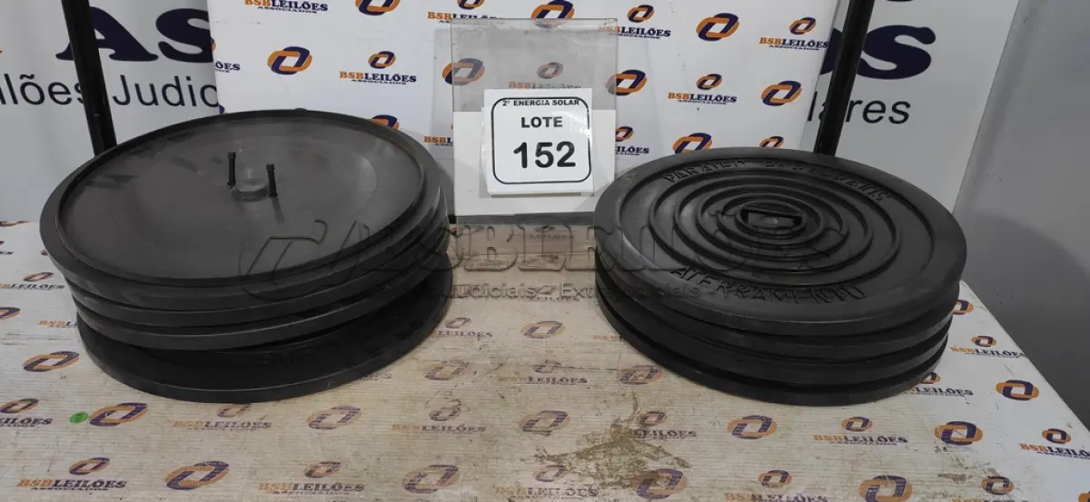 LOTE 152 - 08 TAMPAS PARA RAIOS. (NO ESTADO) ATENÇÃO! FAZER A VISITAÇÃO ANTES DE ARREMATAR, NÃO SABEMOS SE FUNCIONA, LEILÃO NÃO TEM GARANTIA E NEM DEVOLUÇÃO, SUJEITO A POSSÍVEIS AVARIAS VISÍVEIS/OCULTAS E/OU AUSÊNCIA DE COMPONENTES.