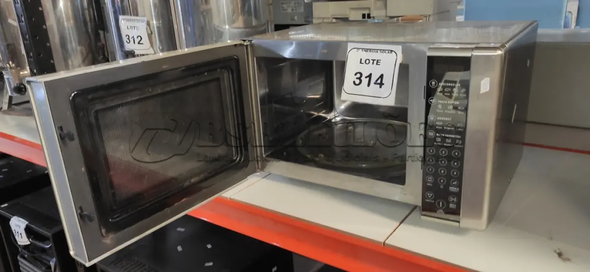 LOTE 314 - 01 FORNO MICROONDAS ELECTROLUX MEC41 31LITROS COM PRATO 220VOLTS. (NO ESTADO) ATENÇÃO! FAZER A VISITAÇÃO ANTES DE ARREMATAR, NÃO SABEMOS SE FUNCIONA, LEILÃO NÃO TEM GARANTIA E NEM DEVOLUÇÃO, SUJEITO A POSSÍVEIS AVARIAS VISÍVEIS/OCULTAS E/OU AUSÊNCIA DE COMPONENTES.