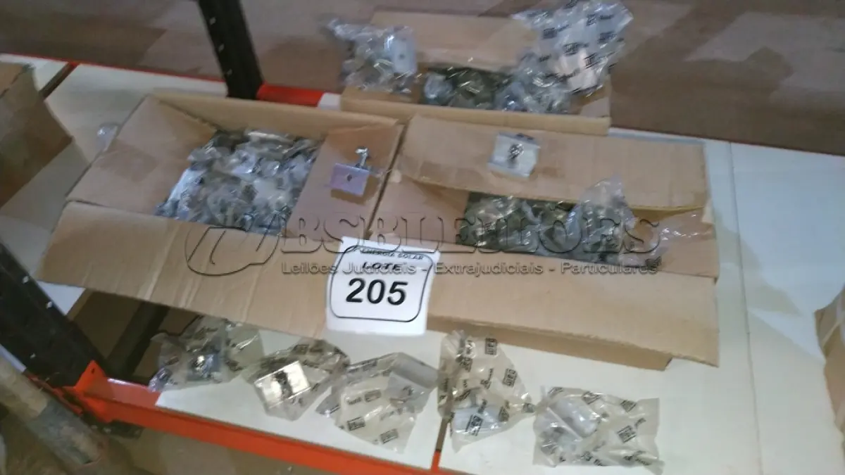LOTE 205 - 03 CAIXAS COM TERMINAIS INTERMEDIÁRIOS 30X35MM. (NO ESTADO) ATENÇÃO! FAZER A VISITAÇÃO ANTES DE ARREMATAR, NÃO SABEMOS SE FUNCIONA, LEILÃO NÃO TEM GARANTIA E NEM DEVOLUÇÃO, SUJEITO A POSSÍVEIS AVARIAS VISÍVEIS/OCULTAS E/OU AUSÊNCIA DE COMPONENTES.
