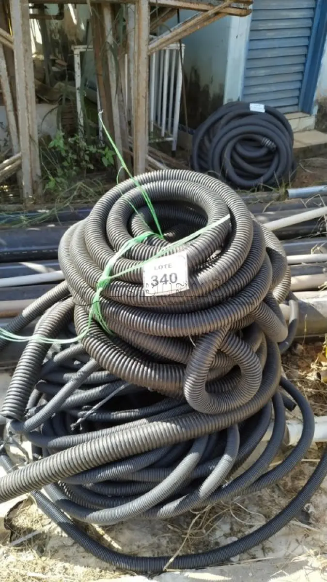 LOTE 340 - 01 LOTE COM MANGUEIRAS CORRUGADAS. (NO ESTADO) ATENÇÃO! FAZER A VISITAÇÃO ANTES DE ARREMATAR, NÃO SABEMOS SE FUNCIONA, LEILÃO NÃO TEM GARANTIA E NEM DEVOLUÇÃO, SUJEITO A POSSÍVEIS AVARIAS VISÍVEIS/OCULTAS E/OU AUSÊNCIA DE COMPONENTES.