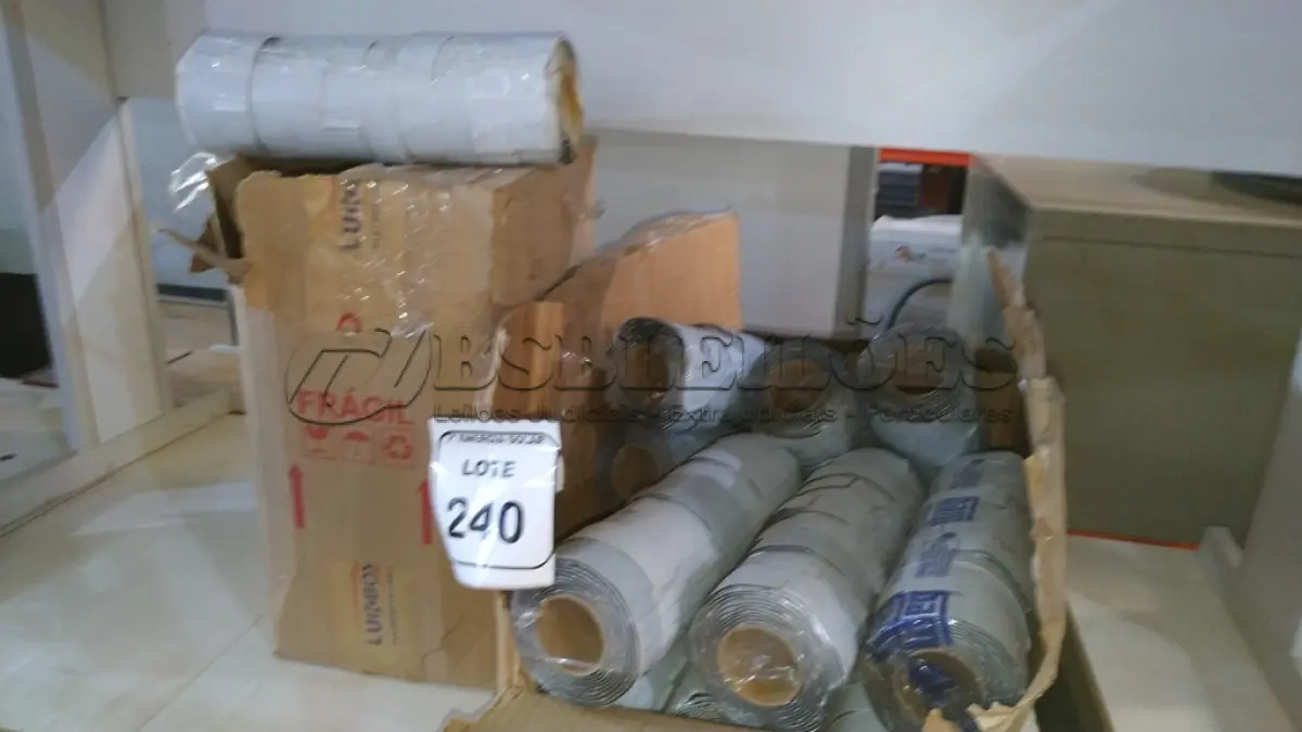 LOTE 240 - 01 CAIXA COM FITAS DUPLA FACE. (NO ESTADO) ATENÇÃO! FAZER A VISITAÇÃO ANTES DE ARREMATAR, NÃO SABEMOS SE FUNCIONA, LEILÃO NÃO TEM GARANTIA E NEM DEVOLUÇÃO, SUJEITO A POSSÍVEIS AVARIAS VISÍVEIS/OCULTAS E/OU 