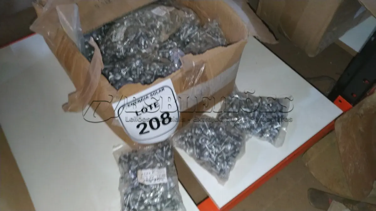 LOTE 208 - 01 CAIXA COM PARAFUSOS SEXTAVADOS AUTO BROCANTE 5.5X25. (NO ESTADO) ATENÇÃO! FAZER A VISITAÇÃO ANTES DE ARREMATAR, NÃO SABEMOS SE FUNCIONA, LEILÃO NÃO TEM GARANTIA E NEM DEVOLUÇÃO, SUJEITO A POSSÍVEIS AVARIAS VISÍVEIS/OCULTAS E/OU AUSÊNCIA DE COMPONENTES.