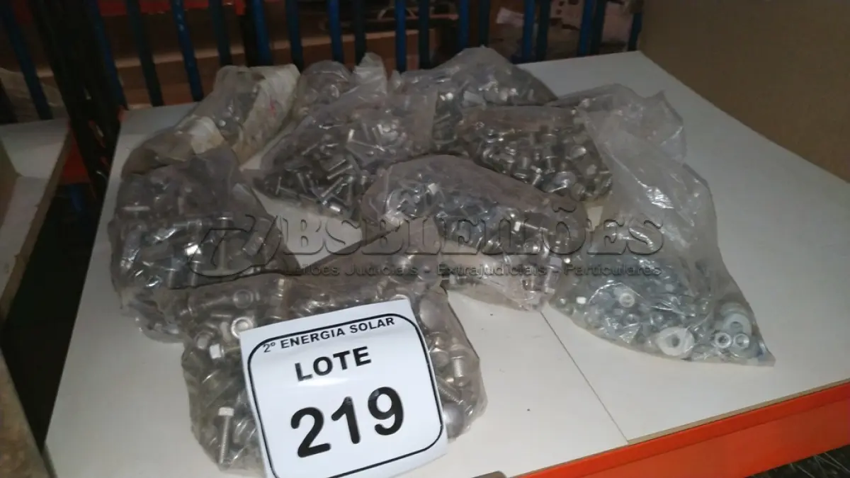 LOTE 219 - 01 LOTE COM PARAFUSOS CABEÇA DE MARTELO E PORCAS DIVERSAS. (NO ESTADO) ATENÇÃO! FAZER A VISITAÇÃO ANTES DE ARREMATAR, NÃO SABEMOS SE FUNCIONA, LEILÃO NÃO TEM GARANTIA E NEM DEVOLUÇÃO, SUJEITO A POSSÍVEIS AVARIAS VISÍVEIS/OCULTAS E/OU AUSÊNCIA DE COMPONENTES.