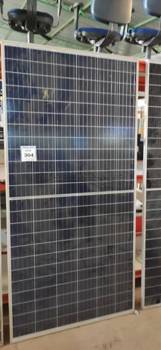 LOTE 304 - 01 MÓDULO SOLAR 340 WATTS RISEN RSM144-6-340P. (NO ESTADO) ATENÇÃO! FAZER A VISITAÇÃO ANTES DE ARREMATAR, NÃO SABEMOS SE FUNCIONA, LEILÃO NÃO TEM GARANTIA E NEM DEVOLUÇÃO, SUJEITO A POSSÍVEIS AVARIAS VISÍVEIS/OCULTAS