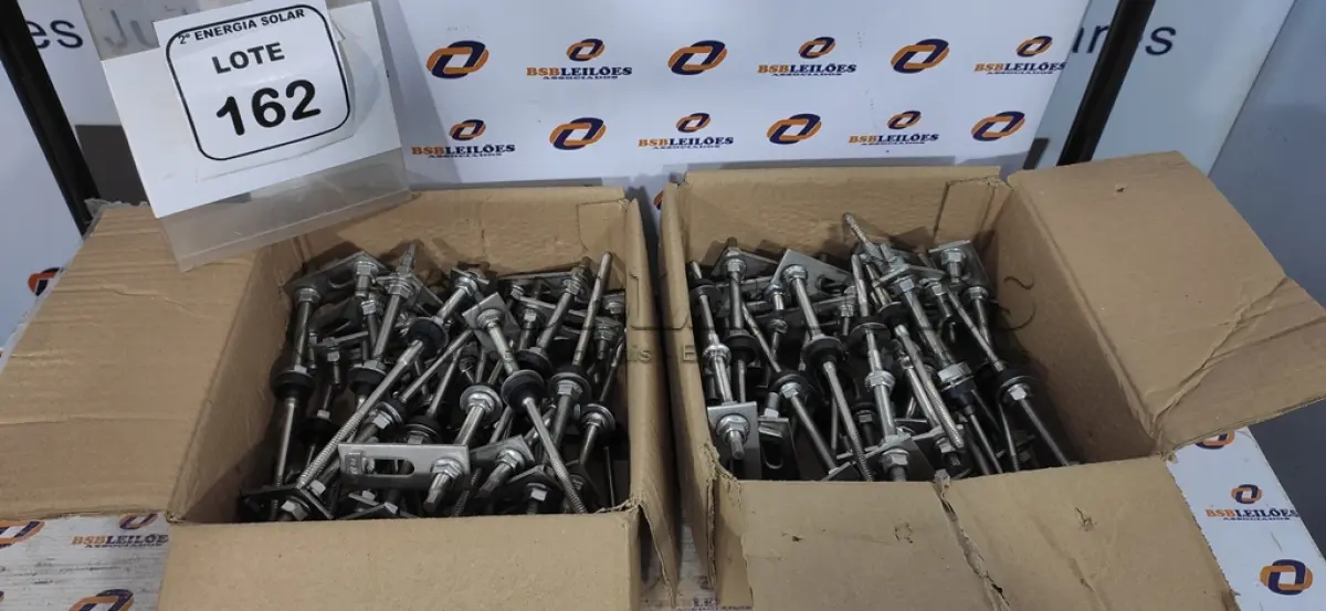 LOTE 162 - 02 CAIXAS COM PARAFUSOS DE FIXAÇÃO METÁLICO M10 X 250MM AÇO INOX.  (NO ESTADO) ATENÇÃO! FAZER A VISITAÇÃO ANTES DE ARREMATAR, NÃO SABEMOS SE FUNCIONA, LEILÃO NÃO TEM GARANTIA E NEM DEVOLUÇÃO, SUJEITO A POSSÍVEIS AVARIAS VISÍVEIS/OCULTAS E/OU AUSÊNCIA DE COMPONENTES.