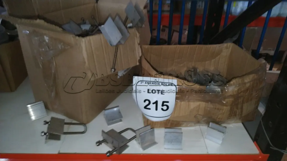 LOTE 215 - 01 CAIXA COM TERMINAIS INTERMEDIÁRIOS E 01 CAIXA COM KIT FIXADOR ½. (NO ESTADO) ATENÇÃO! FAZER A VISITAÇÃO ANTES DE ARREMATAR, NÃO SABEMOS SE FUNCIONA, LEILÃO NÃO TEM GARANTIA E NEM DEVOLUÇÃO, SUJEITO A POSSÍVEIS AVARIAS VISÍVEIS/OCULTAS E/OU 