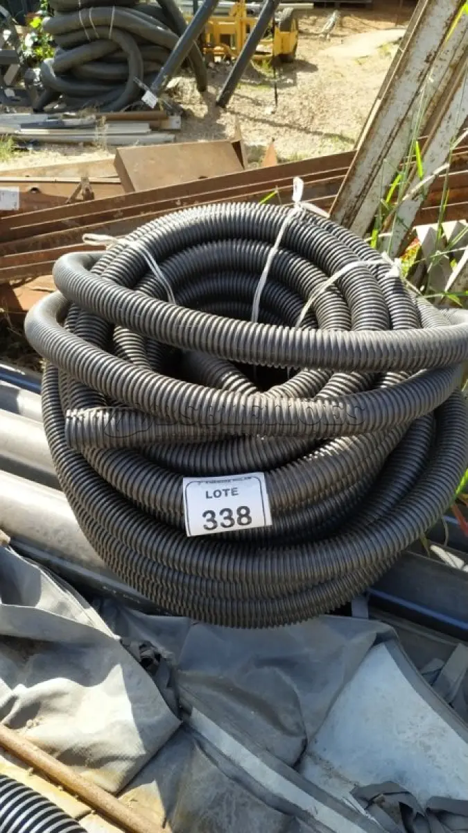 LOTE 338 - 01 LOTE COM MANGUEIRAS CORRUGADAS. (NO ESTADO) ATENÇÃO! FAZER A VISITAÇÃO ANTES DE ARREMATAR, NÃO SABEMOS SE FUNCIONA, LEILÃO NÃO TEM GARANTIA E NEM DEVOLUÇÃO, SUJEITO A POSSÍVEIS AVARIAS VISÍVEIS/OCULTAS E/OU AUSÊNCIA DE COMPONENTES.