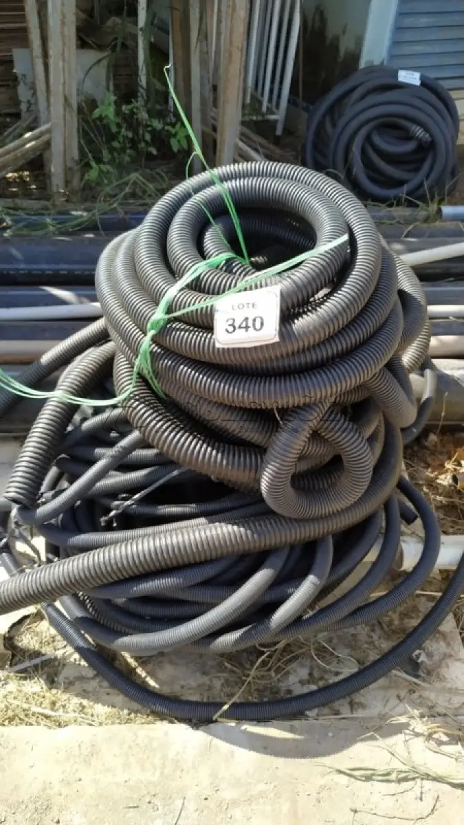LOTE 340 - 01 LOTE COM MANGUEIRAS CORRUGADAS. (NO ESTADO) ATENÇÃO! FAZER A VISITAÇÃO ANTES DE ARREMATAR, NÃO SABEMOS SE FUNCIONA, LEILÃO NÃO TEM GARANTIA E NEM DEVOLUÇÃO, SUJEITO A POSSÍVEIS AVARIAS VISÍVEIS/OCULTAS E/OU AUSÊNCIA DE COMPONENTES.