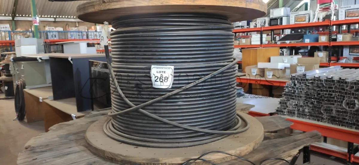 LOTE 268 - 01 CARRETEL COM 561M DE FIO 0,95MM CABO DE ALUMÍNIO ISOLADO. (NO ESTADO) ATENÇÃO! FAZER A VISITAÇÃO ANTES DE ARREMATAR, NÃO SABEMOS SE FUNCIONA, LEILÃO NÃO TEM GARANTIA E NEM DEVOLUÇÃO, SUJEITO A POSSÍVEIS AVARIAS VISÍVEIS/OCULTAS E/OU 