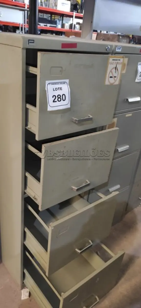 LOTE 280 - 01 ARQUIVO DE AÇO COM 04 GAVETAS. (NO ESTADO) ATENÇÃO! FAZER A VISITAÇÃO ANTES DE ARREMATAR, NÃO SABEMOS SE FUNCIONA, LEILÃO NÃO TEM GARANTIA E NEM DEVOLUÇÃO, SUJEITO A POSSÍVEIS AVARIAS VISÍVEIS/OCULTAS