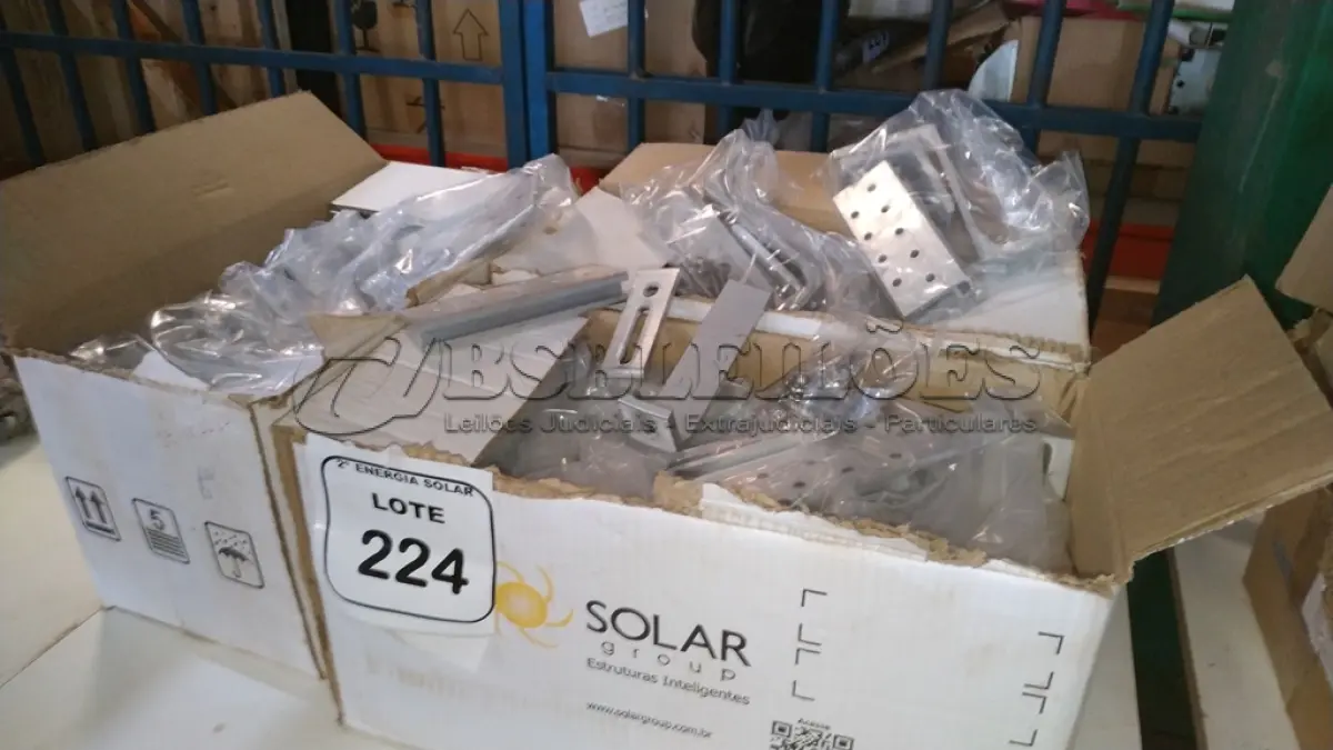 LOTE 224 - 03 CAIXAS COM GANCHO PARA TELHA CERÂMICA. (NO ESTADO) ATENÇÃO! FAZER A VISITAÇÃO ANTES DE ARREMATAR, NÃO SABEMOS SE FUNCIONA, LEILÃO NÃO TEM GARANTIA E NEM DEVOLUÇÃO, SUJEITO A POSSÍVEIS AVARIAS VISÍVEIS/OCULTAS E/OU 