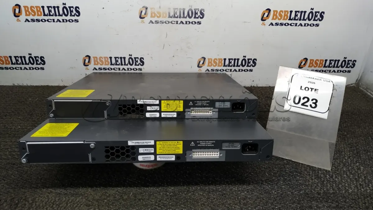 LOTE 023 - 02 SWITCHES. (NO ESTADO EM QUE SE ENCONTRA. SUJEITO A AVARIAS OCULTAS/VISÍVEIS) BF8652L/ AV9767H