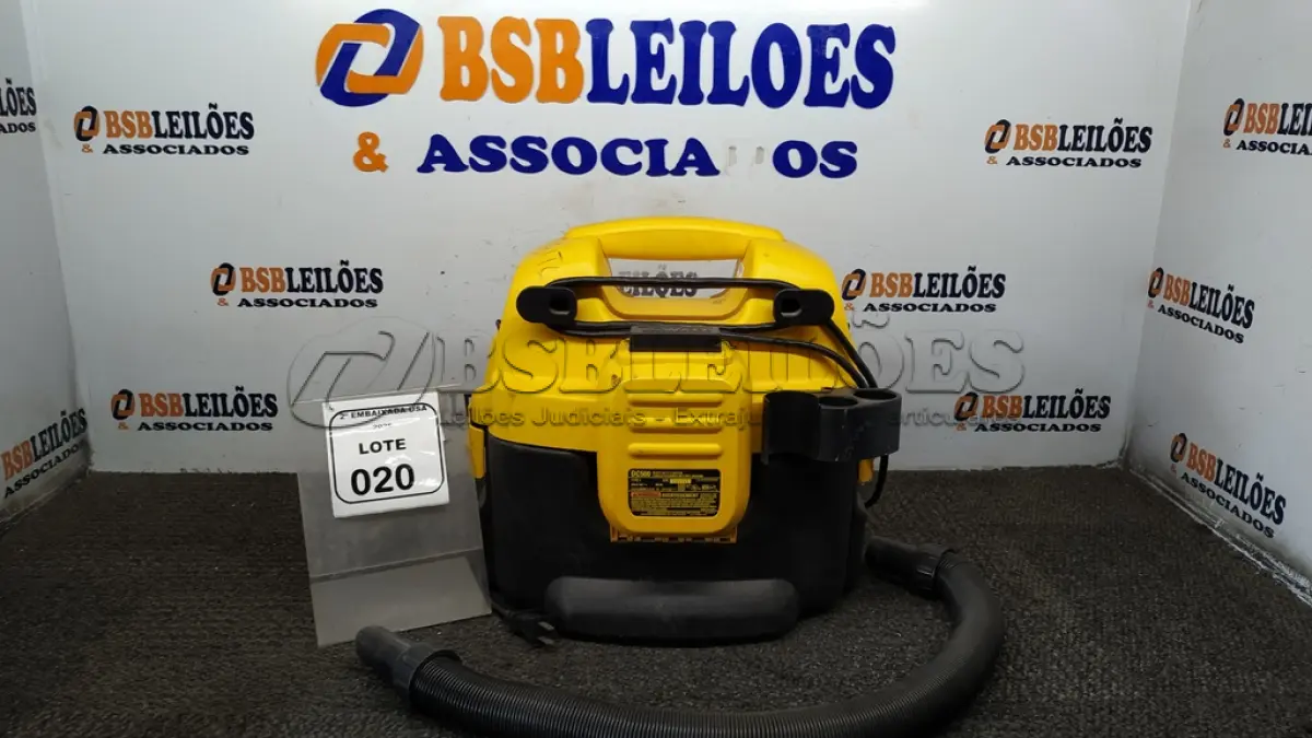 LOTE 020 - 01 ASPIRADOR DE PÓ (VACUUM CLEANER), DEWALT 3AB14 PORTABLE WET/DRY 110V. (NO ESTADO EM QUE SE ENCONTRA. SUJEITO A AVARIAS OCULTAS/VISÍVEIS.) AV9697H