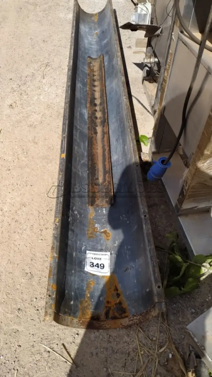 LOTE 349 - 01 PAR DE FORMA EM FERRO PARA COLUNA REDONDA. (NO ESTADO) ATENÇÃO! FAZER A VISITAÇÃO ANTES DE ARREMATAR, NÃO SABEMOS SE FUNCIONA, LEILÃO NÃO TEM GARANTIA E NEM DEVOLUÇÃO, SUJEITO A POSSÍVEIS AVARIAS VISÍVEIS/OCULTAS E/OU AUSÊNCIA DE COMPONENTES.