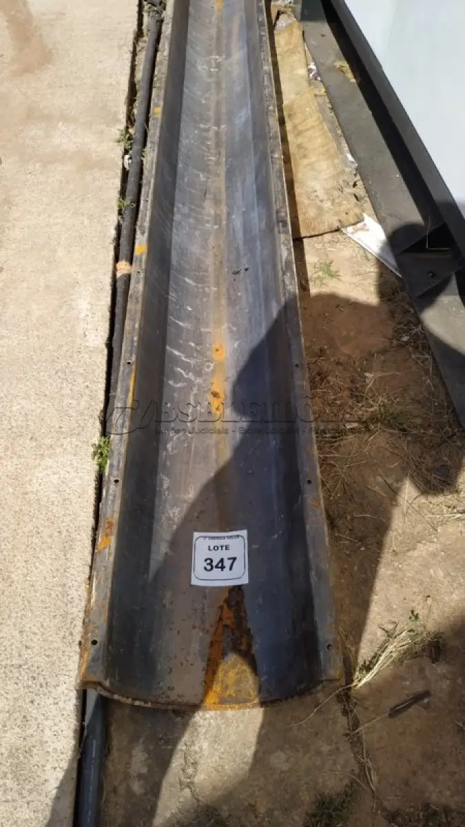 LOTE 347 - 01 PAR DE FORMA EM FERRO PARA COLUNA REDONDA. (NO ESTADO) ATENÇÃO! FAZER A VISITAÇÃO ANTES DE ARREMATAR, NÃO SABEMOS SE FUNCIONA, LEILÃO NÃO TEM GARANTIA E NEM DEVOLUÇÃO, SUJEITO A POSSÍVEIS AVARIAS VISÍVEIS/OCULTAS E/OU AUSÊNCIA DE COMPONENTES.