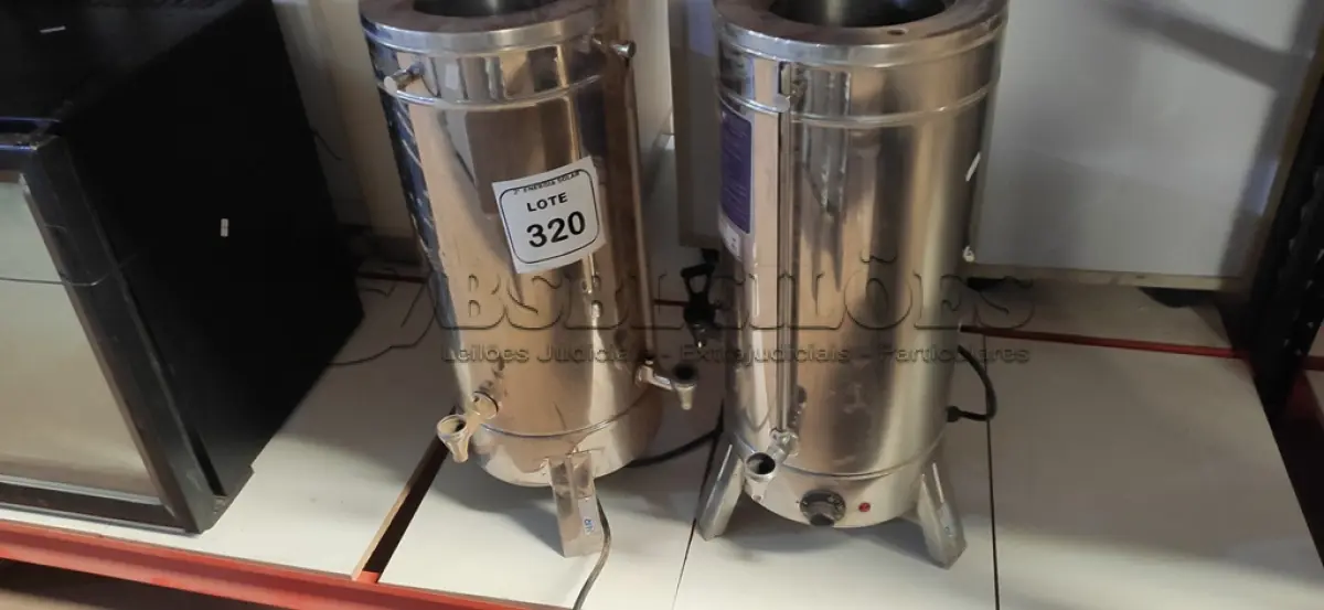 LOTE 320 - 02 CAFETEIRAS INDUSTRIAL MONARCHA. (NO ESTADO) ATENÇÃO! FAZER A VISITAÇÃO ANTES DE ARREMATAR, NÃO SABEMOS SE FUNCIONA, LEILÃO NÃO TEM GARANTIA E NEM DEVOLUÇÃO, SUJEITO A POSSÍVEIS AVARIAS VISÍVEIS/OCULTAS E/OU AUSÊNCIA DE COMPONENTES.